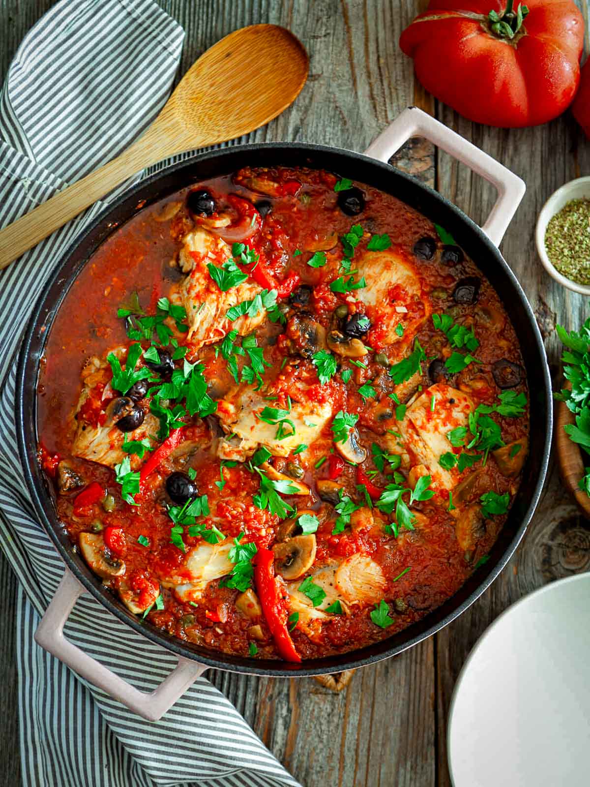 Classic Chicken Cacciatore: Rustic Stew with Mushrooms & Bell Peppers